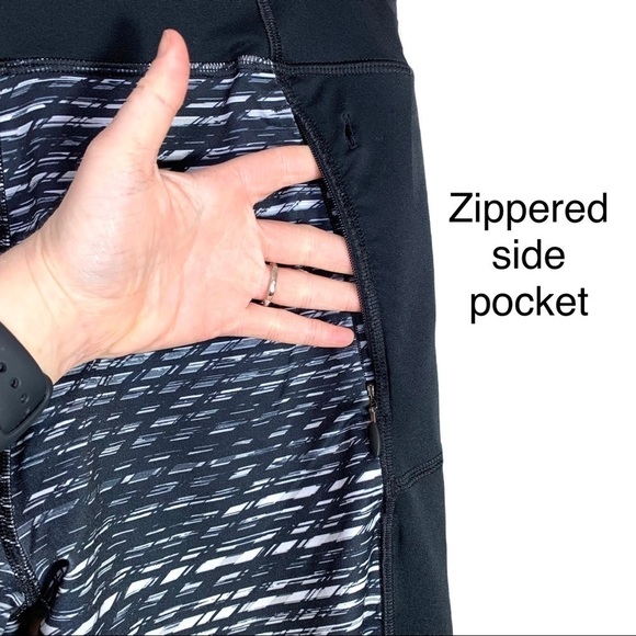 Under Armour Black and White Printed Workout Capri Leggings Size Small - Picture 5 of 17